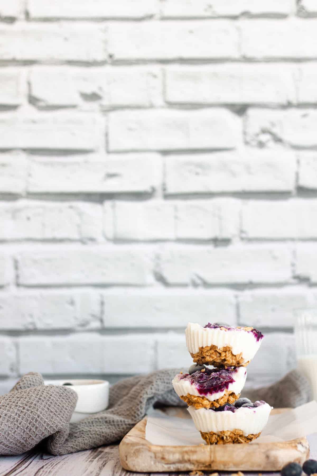 Frozen yogurt granola cups