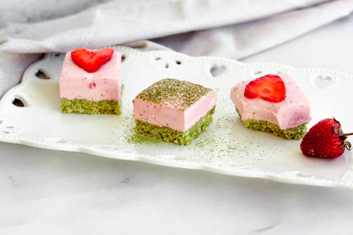 No-Bake Strawberry Matcha Cheesecake