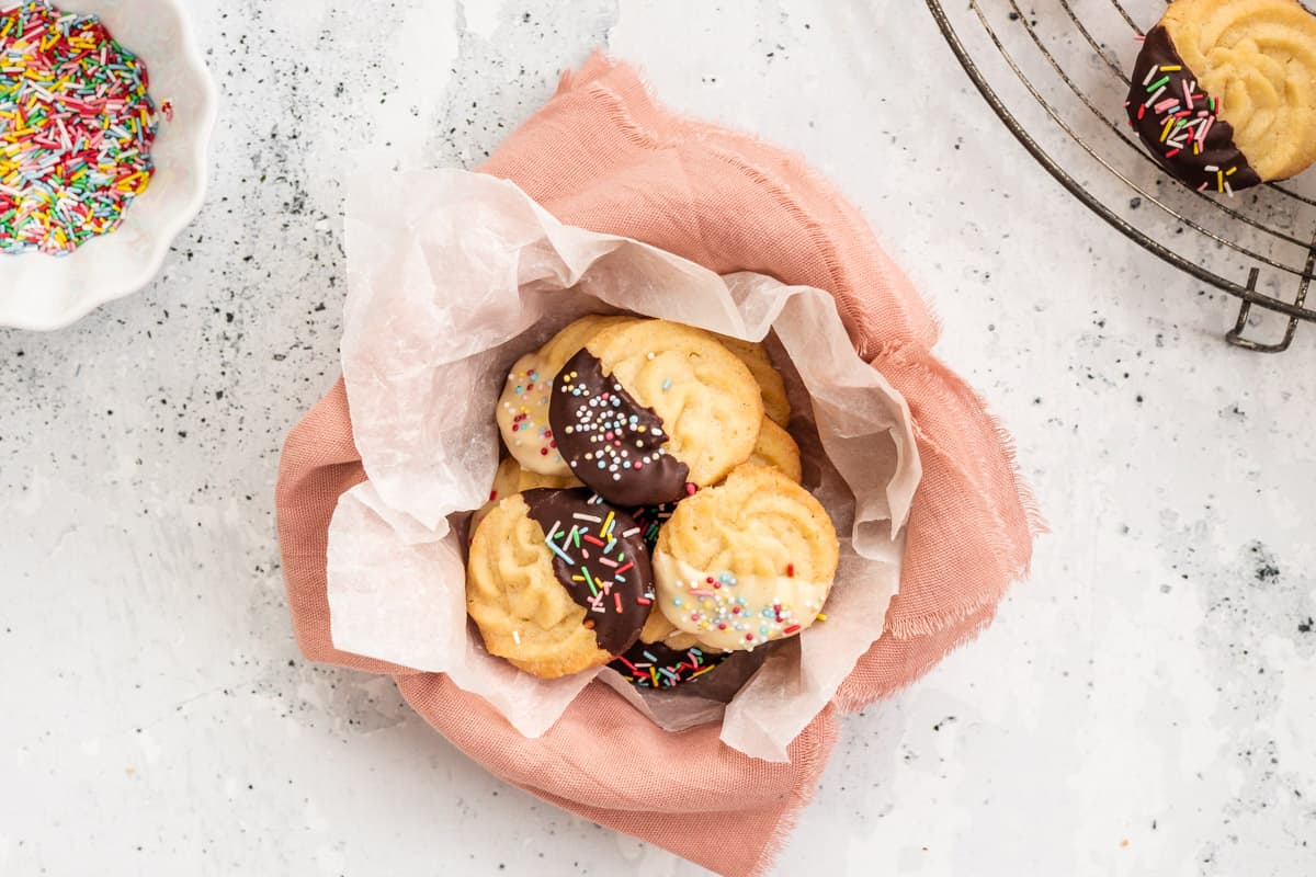 italian butter cookies in a cookie tin